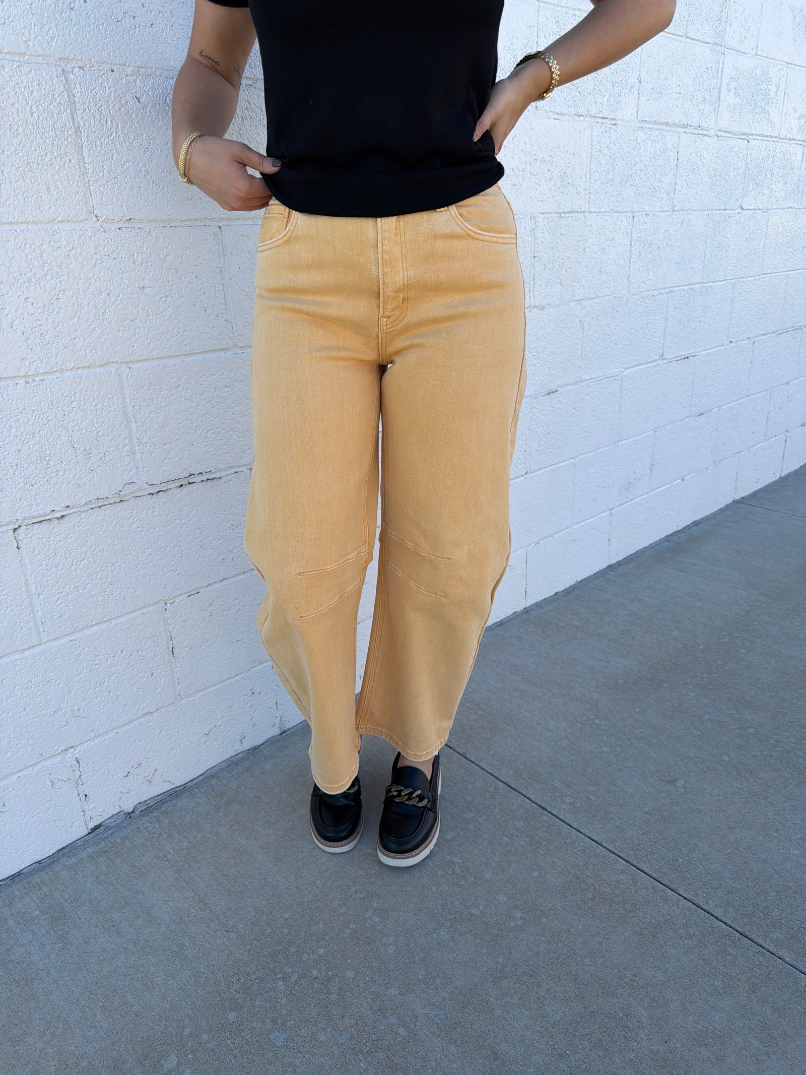 Super High Horseshoe Barrel Jean