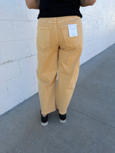 Super High Horseshoe Barrel Jean